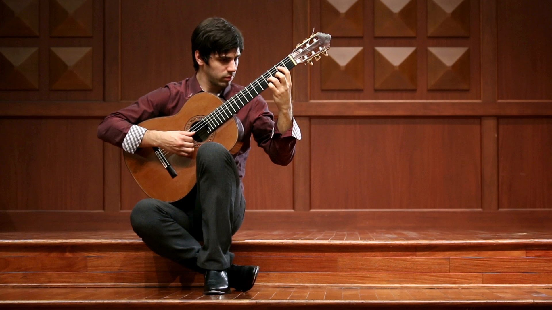 Classical guitar player using fingerstyle technique – FINGERSTYLE